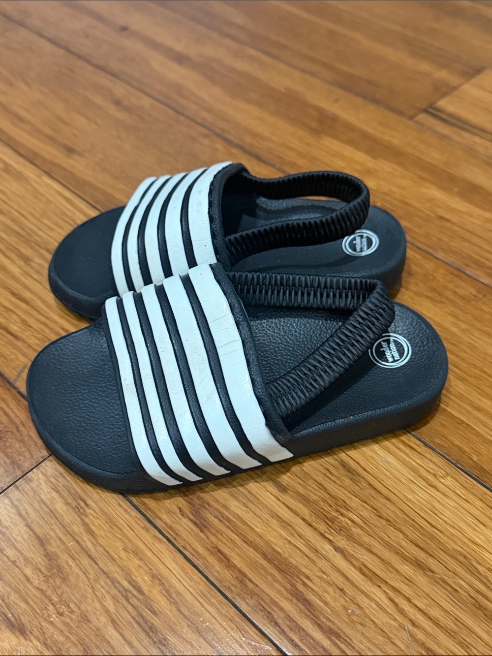 Wonder Nation Kids Black and White Slide Sandals with Elastic Heel size 7/8
